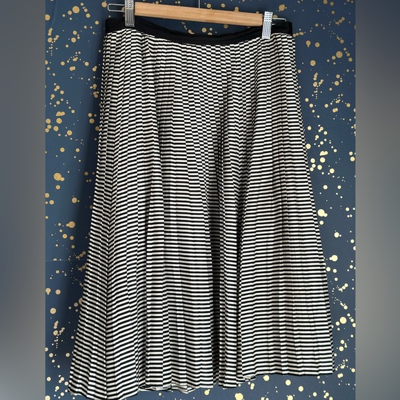 CANVAS by Lands End pleated skirt - Picture 2 of 6